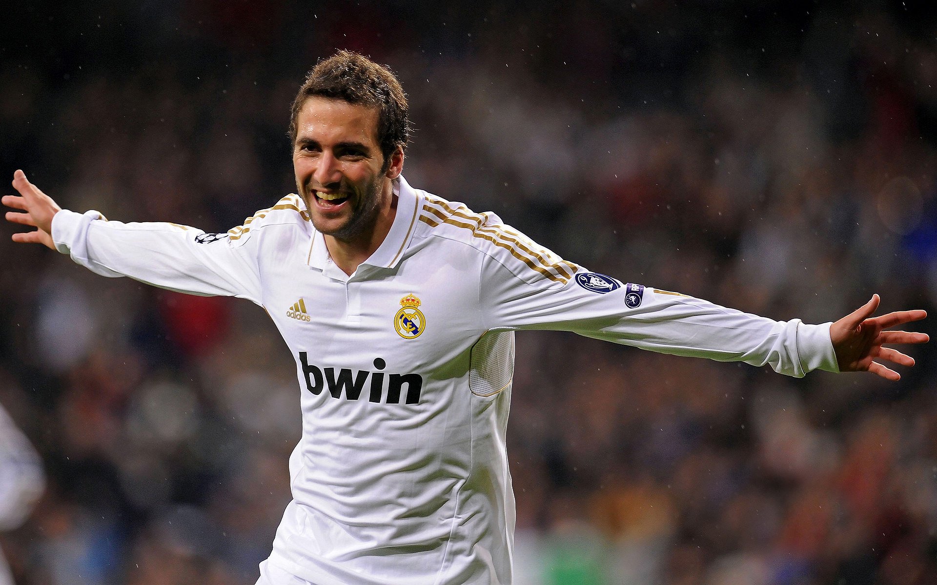 欧冠“星光熠熠”:年度最佳球员是谁?,欧冠最佳阵容颁奖