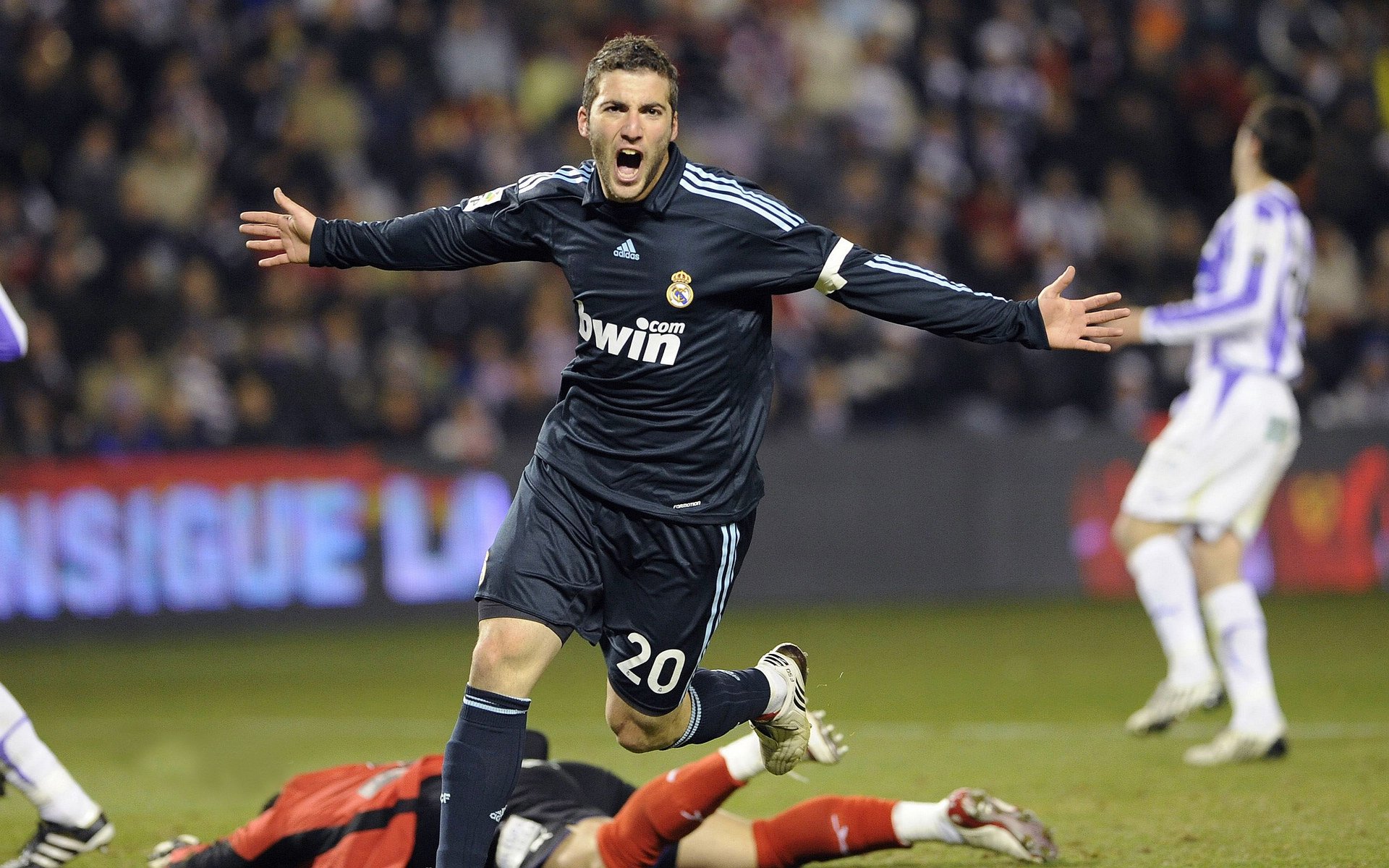 爱游互娱游戏官网-足球未来：无人机、VR和AR技术会成为比赛一部分？，足球 无人机